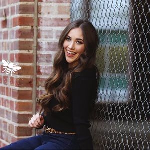 Meet your Posher, Demi